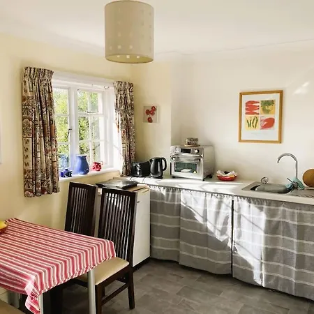 Spacious Top Floor Apartment With Harbour Views Emsworth Exterior photo