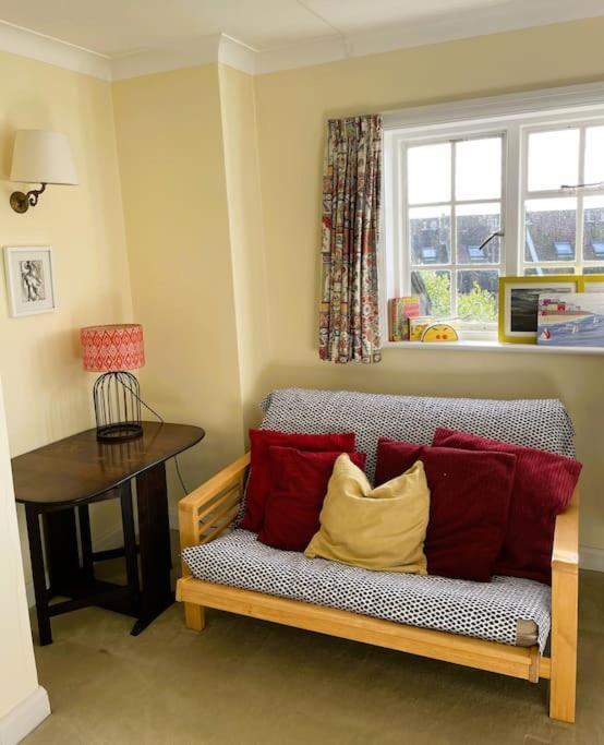 Spacious Floor With Harbour Views Apartment Emsworth