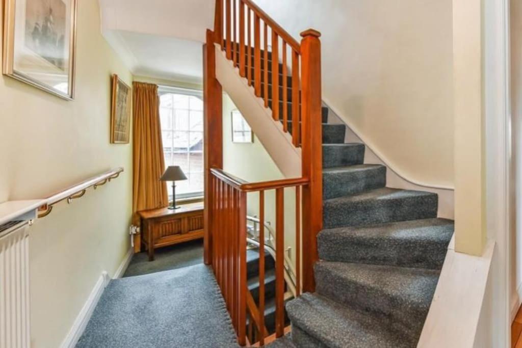 Apartment Spacious Floor With Harbour Views *
