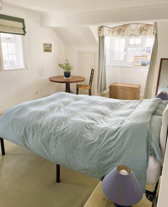 Spacious Floor With Harbour Views Emsworth